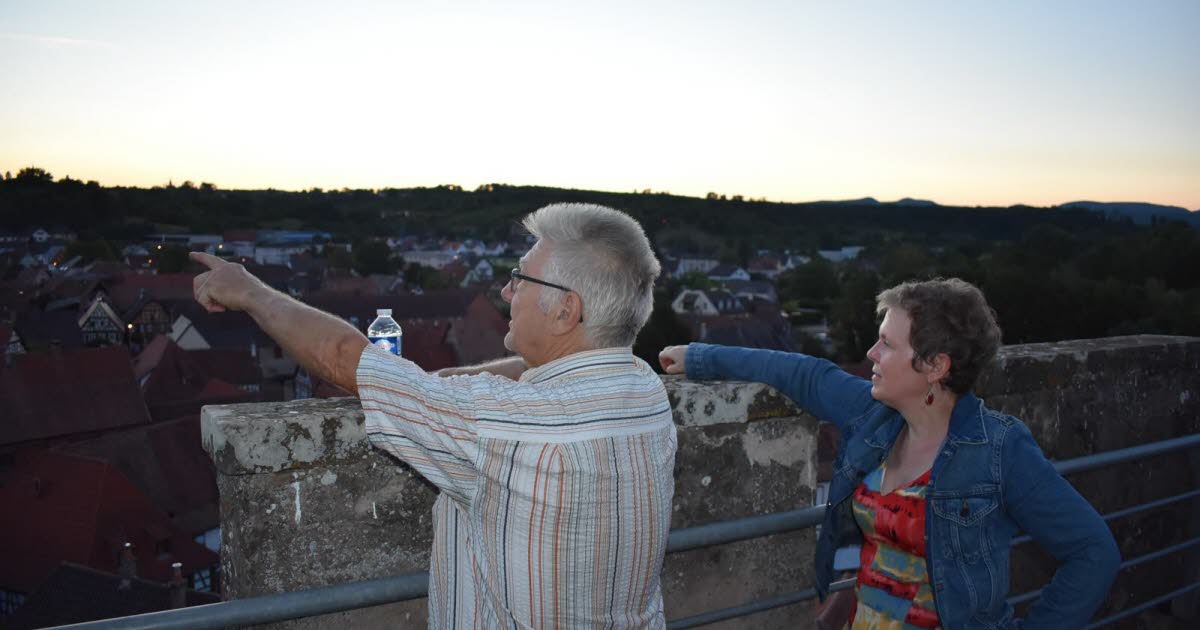 Deux guetteurs recherchés pour observer le lever et le coucher du soleil au sommet du château de Wœrth