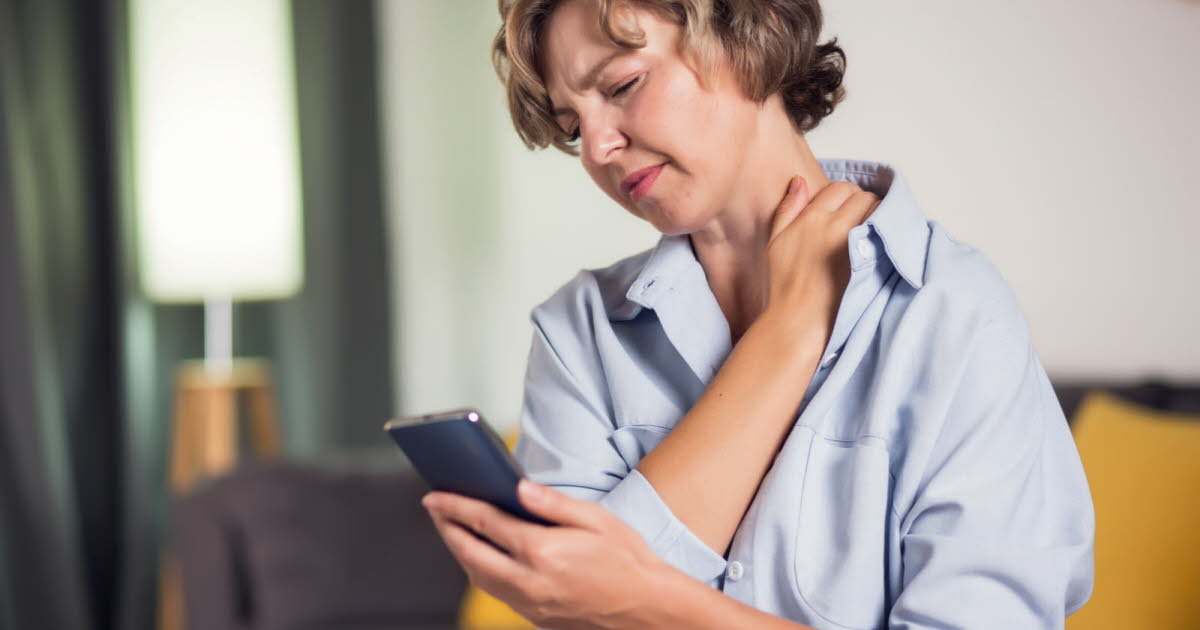 Quels sont les risques de la cervicalgie causée par l’utilisation excessive des textos ?