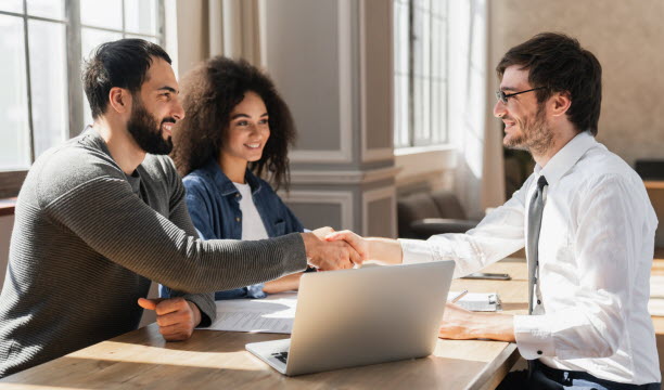 Une stabilité des taux envoie un message positif aux acheteurs. Photo Adobe Stock