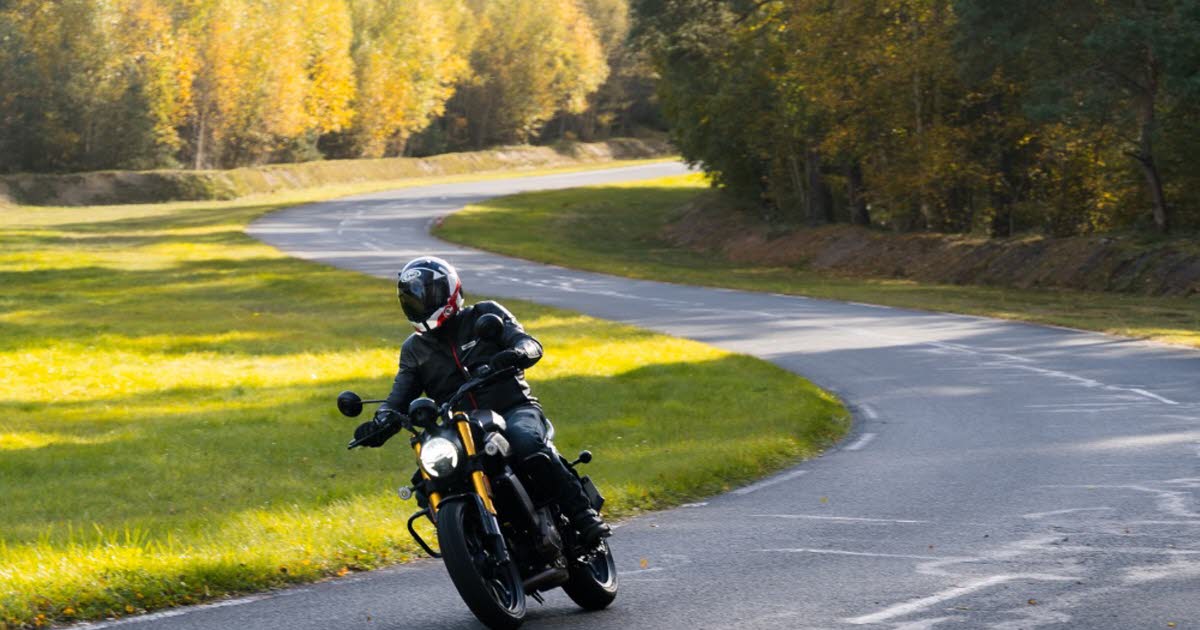 Hero lance la Hunk 440, sa nouvelle moto en France, avec une approche très rationnelle