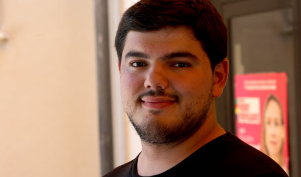 Amine Kessaci en juillet 2024, alors candidat de la coalition de gauche du Nouveau Front Populaire (NFP) pour les elections legislatives. Photo Sipa/Alain Robert