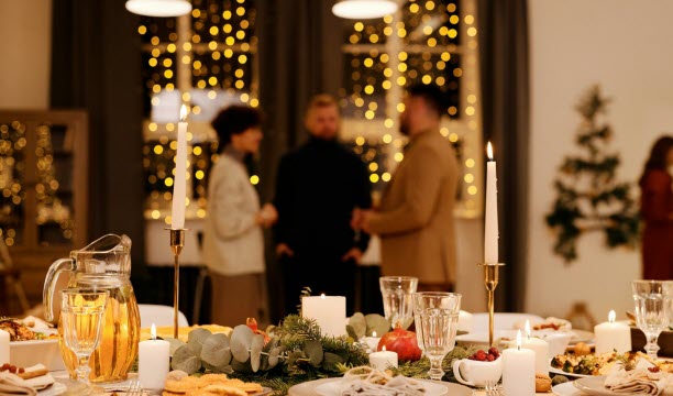Nicole, ayant grandi dans un environnement où Noël n’était pas célébré, rêve de fêtes de fin d’année joyeuses et chaleureuses.