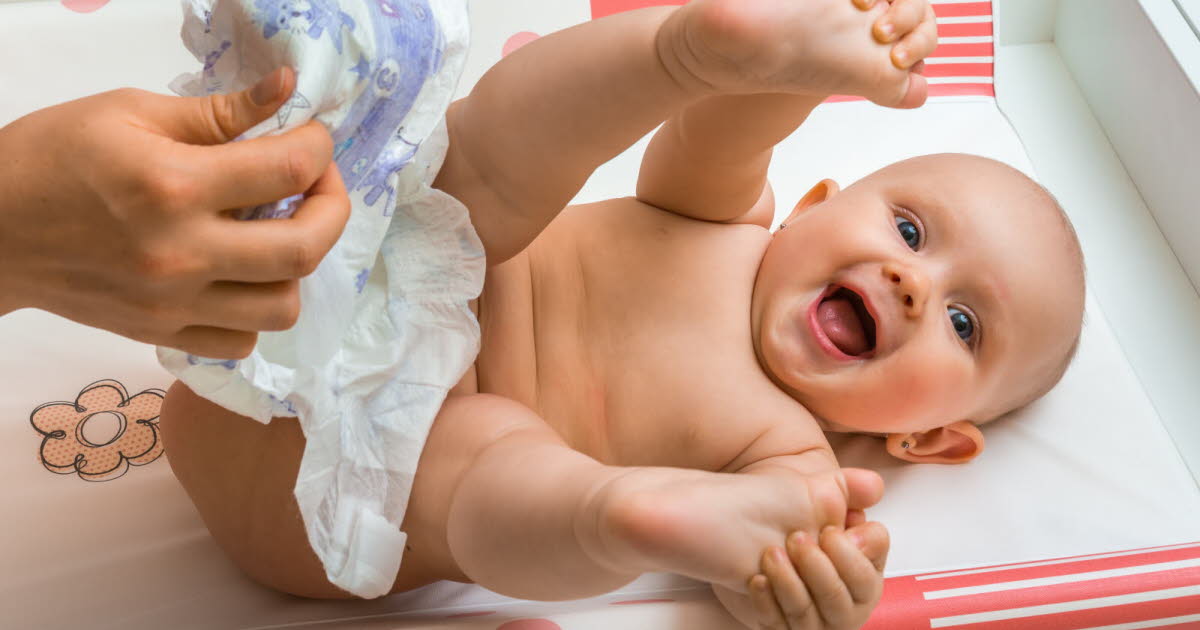 Comment la parentalité nous aide à surmonter le dégoût face au pipi, caca et vomi