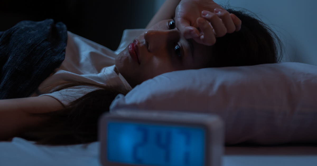 Pourquoi se coucher tard augmente-t-il le risque d’AVC et d’infarctus ?