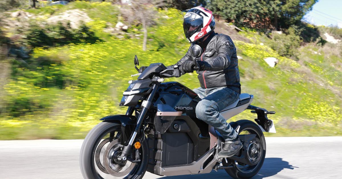 Honda lance sa première moto électrique : la WN7 est arrivée