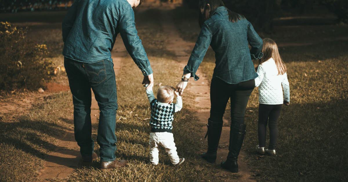 Ils ont dit oui au travail : leur amour de 13 ans témoigne d’une belle histoire